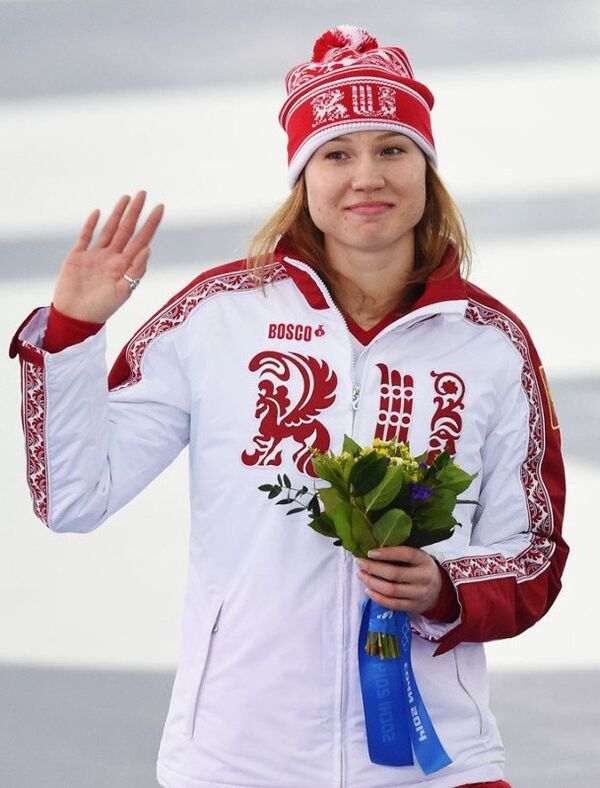 JO/patinage de vitesse : Olga Fatkulina décroche l'argent du 500 m - Sputnik Afrique