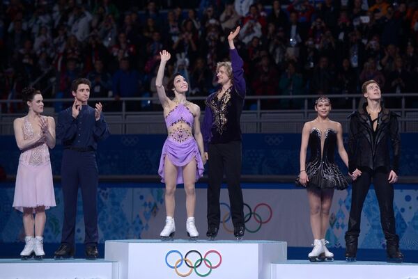 Les Américains Meryl Davis/Charlie White ont remporté la médaille d'or et les Canadiens Tessa Vitue et Scott Moir la médaille d'argent. - Sputnik Afrique