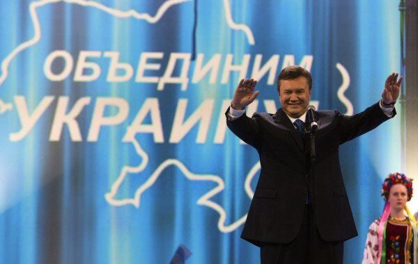 Sur la photo : le congrès du parti des régions a proposé la candidature de son leader Viktor Ianoukovitch à la présidence de l'Ukraine. - Sputnik Afrique