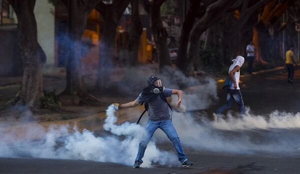 Venezuela : les manifestants ne se dispersent pas jusqu'à ce que Maduro ait démissionné - Sputnik Afrique