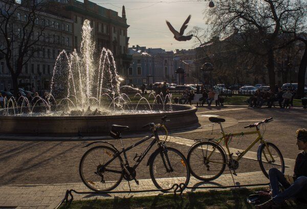 La saison des fontaines vient d’ouvrir à Saint-Pétersbourg - Sputnik Afrique