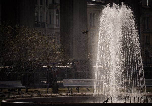 La saison des fontaines vient d’ouvrir à Saint-Pétersbourg - Sputnik Afrique