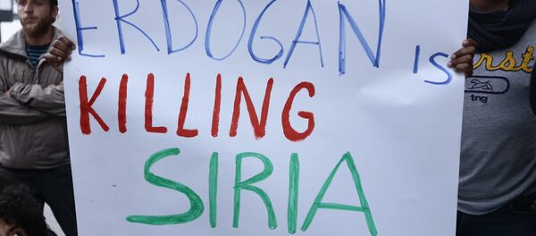 Pancarte portée par des manifestants à Quito, en Equateur - Sputnik Afrique