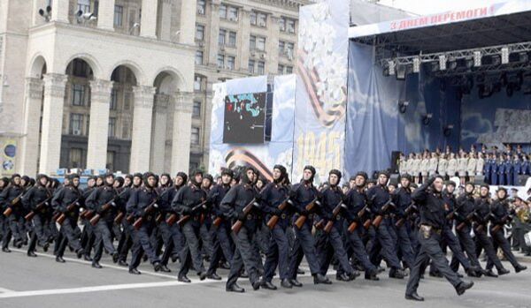Ukraine : annulation par Kiev du défilé de la victoire le 9 mai - Sputnik Afrique