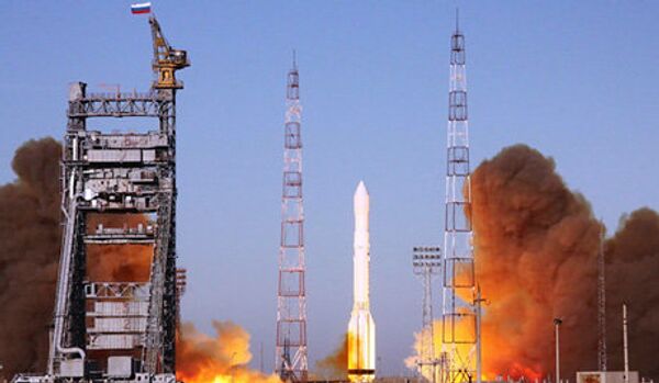 Un lanceur Proton met en orbite des satellites russe et kazakh - Sputnik Afrique