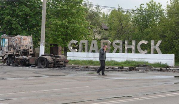 Ukraine: les combats ont repris à Slaviansk (agence) - Sputnik Afrique