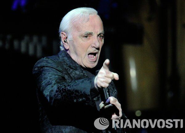 Les concerts de Charles Aznavour font salles combles, et les billets se vendent comme des petits pains. - Sputnik Afrique