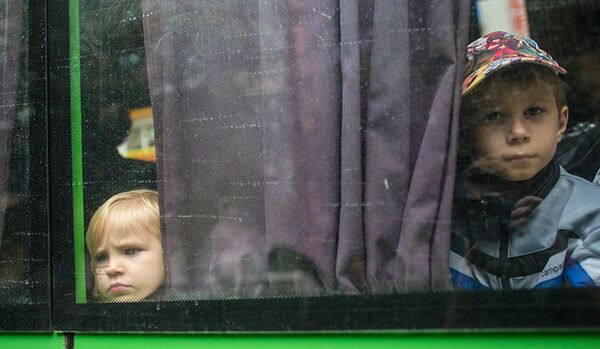 Slaviansk : des tirs touchent un autobus transportant des enfants - Sputnik Afrique