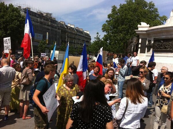 Manifestation à Paris pour la paix en Ukraine - Sputnik Afrique