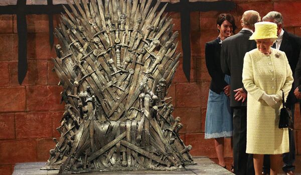 Elizabeth II n'a pas osé s'asseoir sur le Trône de Fer - Sputnik Afrique