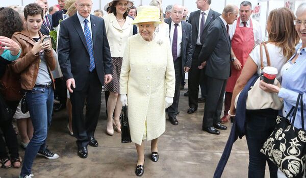 La reine de Grande-Bretagne porte des chaussures du même modèle au cours de 50 années - Sputnik Afrique