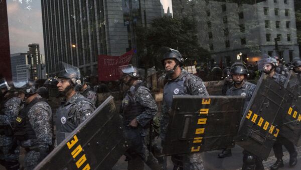 Brésil : la police disperse une manifestation à Sao Paulo avec des gaz lacrymogènes - Sputnik Afrique