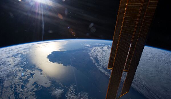ISS : des débris spatiaux endommagent le système de refroidissement du segment américain - Sputnik Afrique