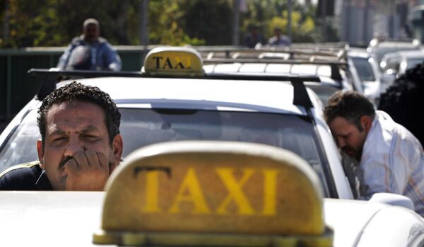 Les conducteurs de taxi en Egypte ont bloqué les routes en signe de protestation - Sputnik Afrique