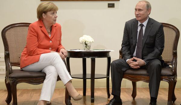Poutine et Merkel croient que la situation en Ukraine a tendance à se dégrader - Sputnik Afrique