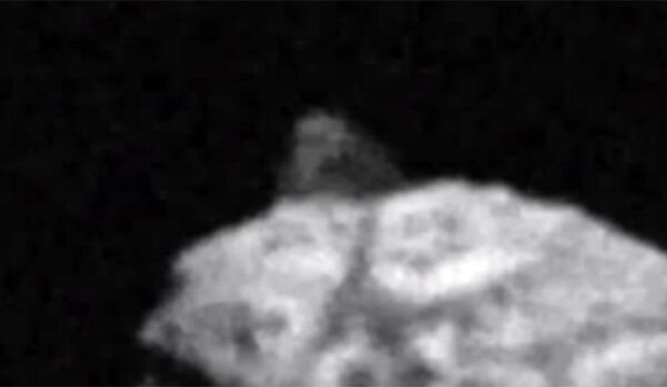 Un astéroïde avec une pyramide noire vole vers la Terre - Sputnik Afrique