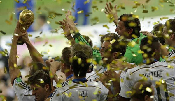 L’équipe allemande a cassé le trophée Coupe du Monde de football - Sputnik Afrique
