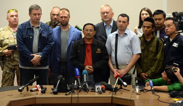 Le « groupe de contact » sur l’Ukraine s’est entretenu avec les miliciens sur le crash du Boeing - Sputnik Afrique