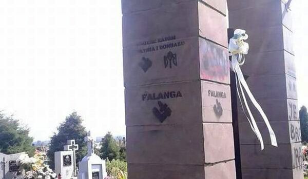 Monument de l'Armée insurrectionnelle ukrainienne profané en Pologne - Sputnik Afrique