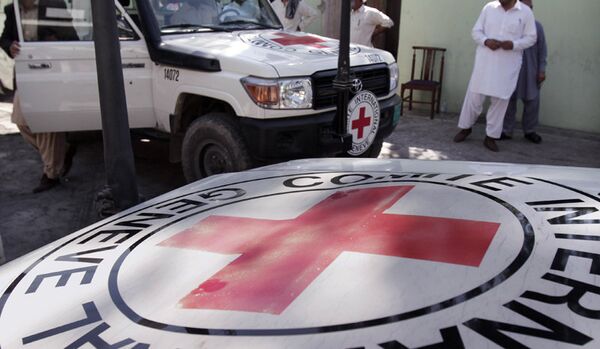 Le personnel de la Croix-Rouge accompagnera chaque camion transportant de l'aide humanitaire russe vers l'Ukraine - Sputnik Afrique