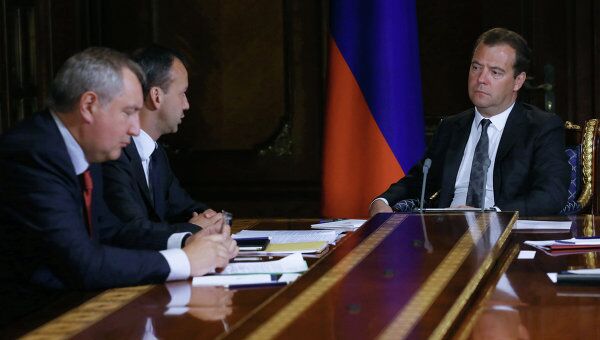Medvedev espère que l'embargo alimentaire ne durera pas longtemps - Sputnik Afrique