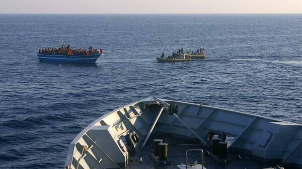 Les corps des migrants illégaux trouvés dans un bateau au large de la côte de l'Italie - Sputnik Afrique