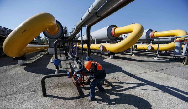 La livraison de gaz en sens inverse de Slovaquie vers l'Ukraine débutera le 2 septembre - Sputnik Afrique