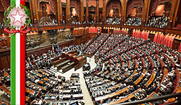 Le parti Frères d’Italie soumet au parlement une résolution contre les sanctions européennes envers la Russie - Sputnik Afrique