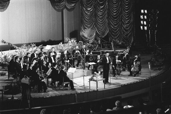 Vladimir Spivakov est fondateur, chef d’orchestre, soliste et directeur artistique permanent des « Virtuoses de Moscou ». Dès son origine et sa participation aux festivals internationaux, l’orchestre est reconnu par tout le monde. - Sputnik Afrique