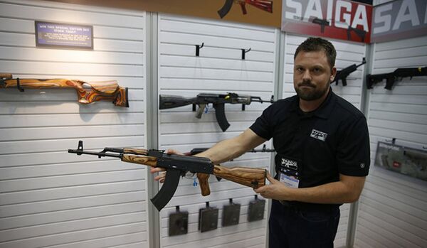 Les fusils d'assaut Kalachnikov vendus sur le marché américain - Sputnik Afrique