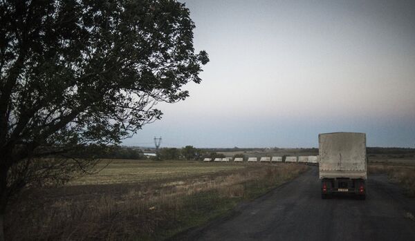 Les premiers camions qui ont livré la cargaison humanitaire à Donetsk sont retournés en Russie - Sputnik Afrique