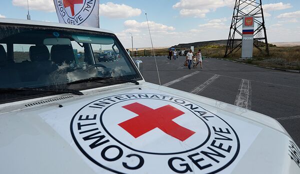 La Croix-Rouge aidera à identifier les victimes du massacre près de Donetsk - Sputnik Afrique