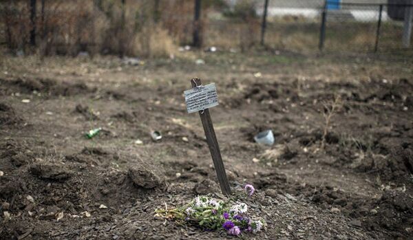 Ukraine : une nouvelle fosse commune découverte à Donetsk - Sputnik Afrique