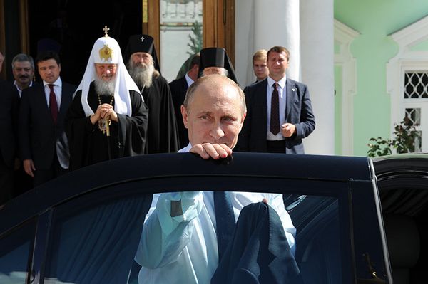 18.07.2014. Vladimir Poutine après une réunion à la laure de la Trinité-Saint-Serge avec le Patriarche de Moscou et de toute la Russie Cyrille, les hiérarques de l’Église russe et les représentants des délégation des églises orthodoxes locales pendant les célébrations du 700e anniversaire de la naissance de saint Serge de Radonège. - Sputnik Afrique