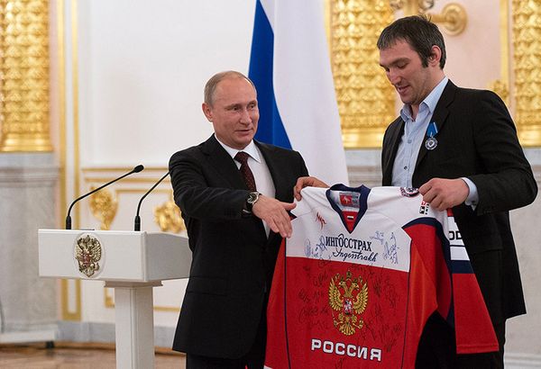 27.05.2014. Vladimir Poutine lors de la cérémonie de remise des récompenses à l'équipe de hockey sur glace russe nationale qui a remporté le Championnat du monde 2014 à Minsk. - Sputnik Afrique