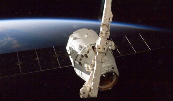 Le cargo spatial Dragon retourne sur Terre - Sputnik Afrique