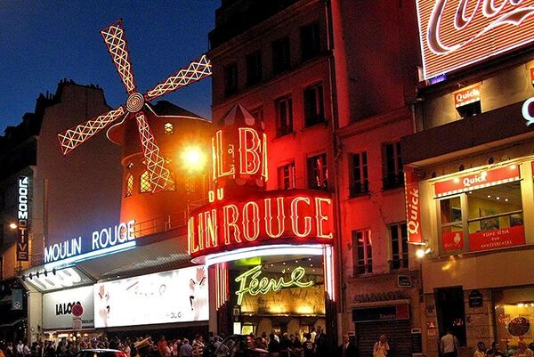 France : record du monde de ronds de jambes au cabaret parisien du Moulin Rouge - Sputnik Afrique