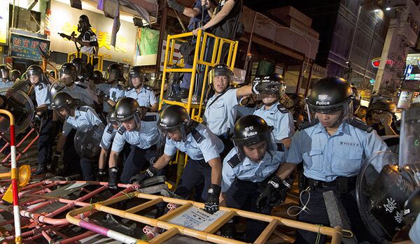 Hong Kong : plus de 30 interpellations pendant le démantèlement des barricades - Sputnik Afrique