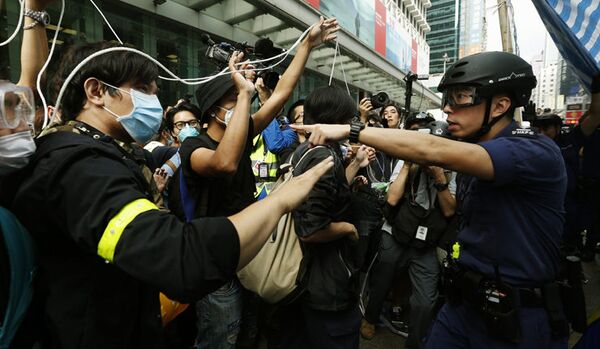 Hong Kong : la police interpelle plus de 100 manifestants - Sputnik Afrique