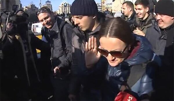 Une journaliste russe a été battue à Kiev (médias) - Sputnik Afrique