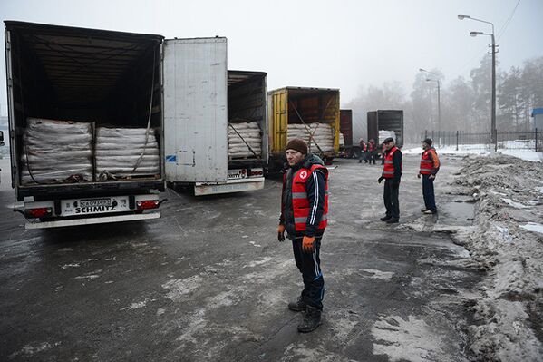 La Croix-Rouge de Moscou a envoyé l'aide humanitaire à Lougansk - Sputnik Afrique