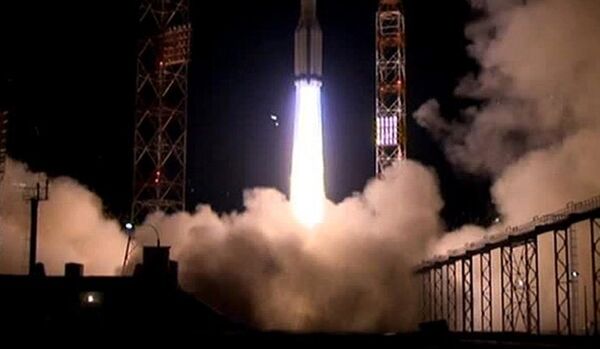 Un lanceur russe Proton met en orbite un satellite de télécommunications - Sputnik Afrique
