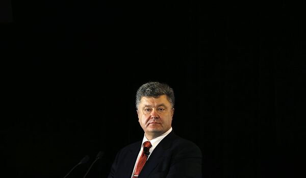Porochenko déposera un projet de loi sur l'abandon du statut hors-bloc de l'Ukraine - Sputnik Afrique