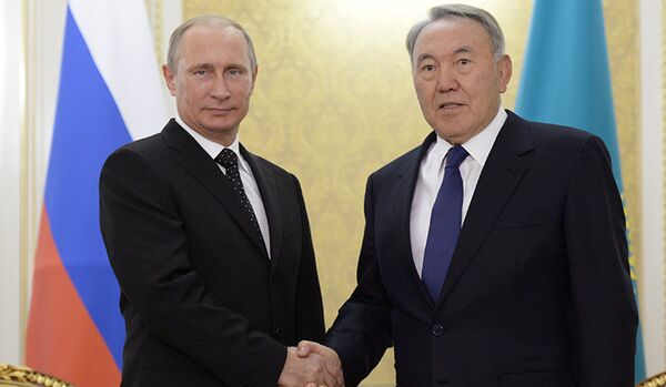Poutine rencontre Nazarbaïev après sa visite en Ukraine - Sputnik Afrique
