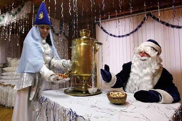Kych Babaï est le père Noël tatar. Il a une petite-fille, Kar kyzy. - Sputnik Afrique