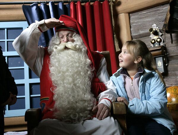 Santa Claus estonien, Jouluvana, ressemble beaucoup au père Noël finlandais, Joulupukki, ce qui confirme l'affinité des traditions entre ces deux pays. - Sputnik Afrique