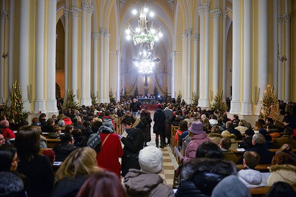 La messe de Noël a été célébrée hier dans la principale cathédrale catholique de Moscou, la cathédrale de l'Immaculée-Conception. - Sputnik Afrique