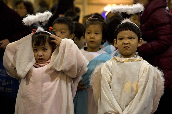 Selon les données officielles, environ 23 millions de chrétiens célèbrent Noël en Chine. Selon les estimations indépendantes, ils sont environ 100 millions. - Sputnik Afrique