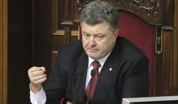 Kiev prêt à décréter l'état d'urgence en cas de reprise des hostilités (Porochenko) - Sputnik Afrique
