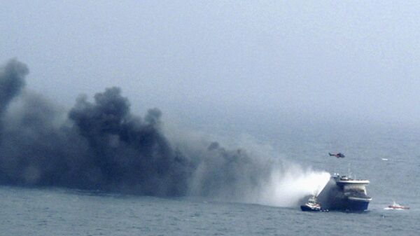 Ferry incendié : dix morts après découverte de deux nouveaux corps - Sputnik Afrique